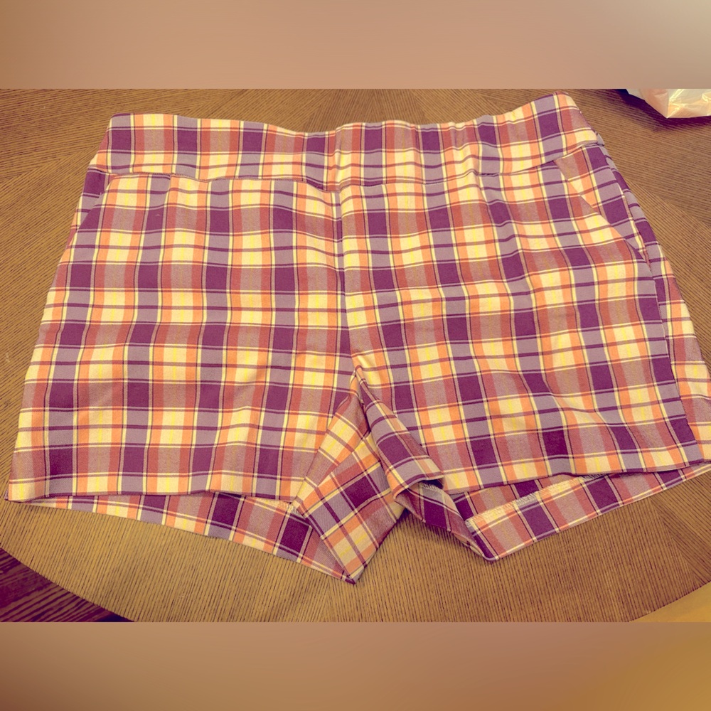 NY & Co stretch short, plaid size XL pull on short.